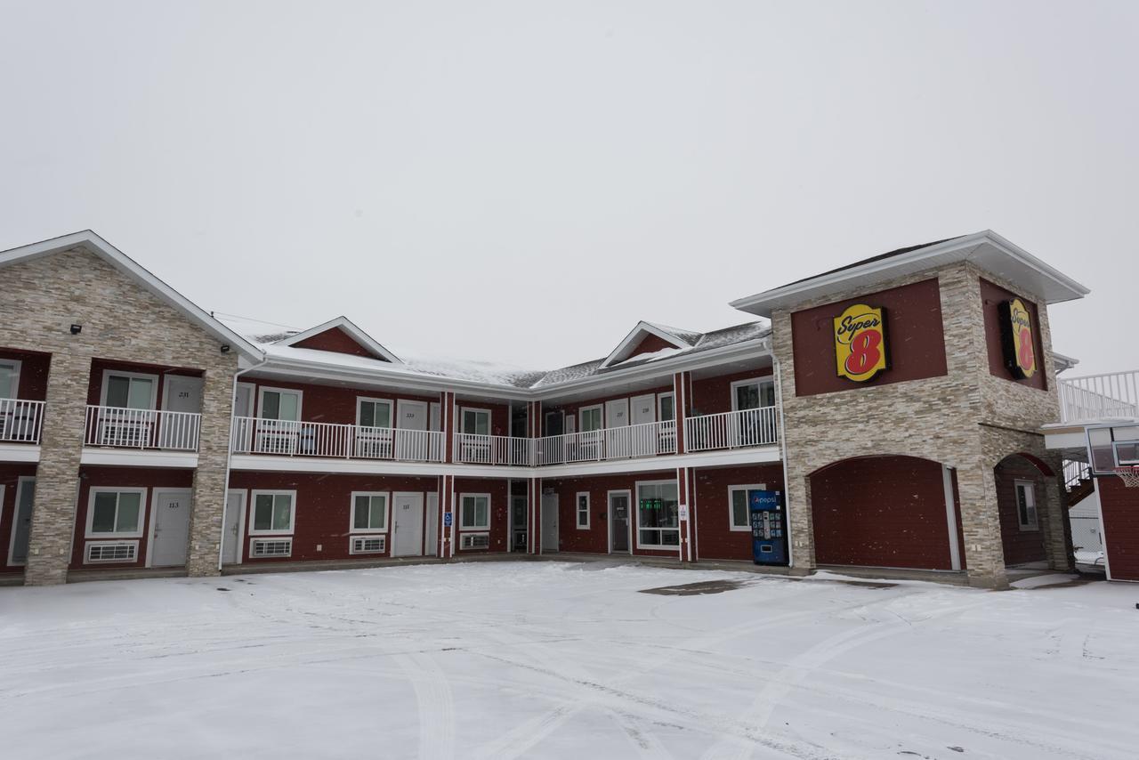 Super 8 By Wyndham Watrous Motel Eksteriør billede